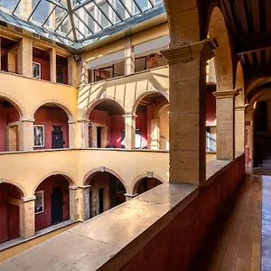 Otel Cour Des Loges Lyon, A Radisson Collection *****